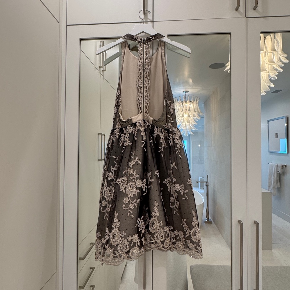 Alice + Olivia Amazing Lace Open Back Party Dress - Size 10 - Picture 11 of 13
